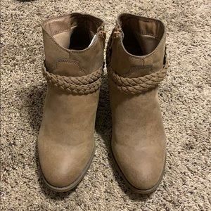 Tan zip up heeled boots